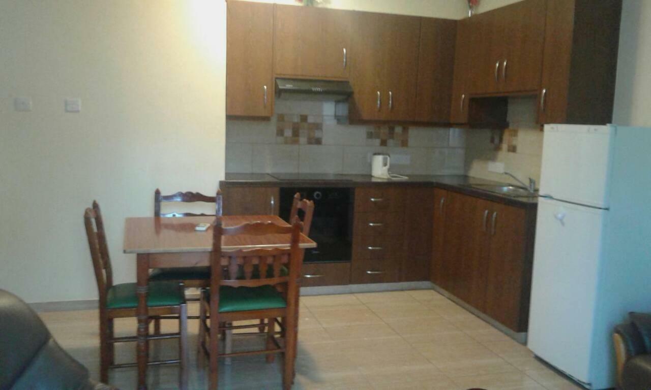 Femia Court - Flat 8 Apartment